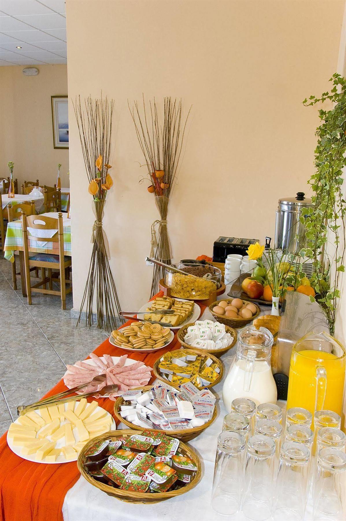 Hotel Plessas Palace Аликанас Экстерьер фото